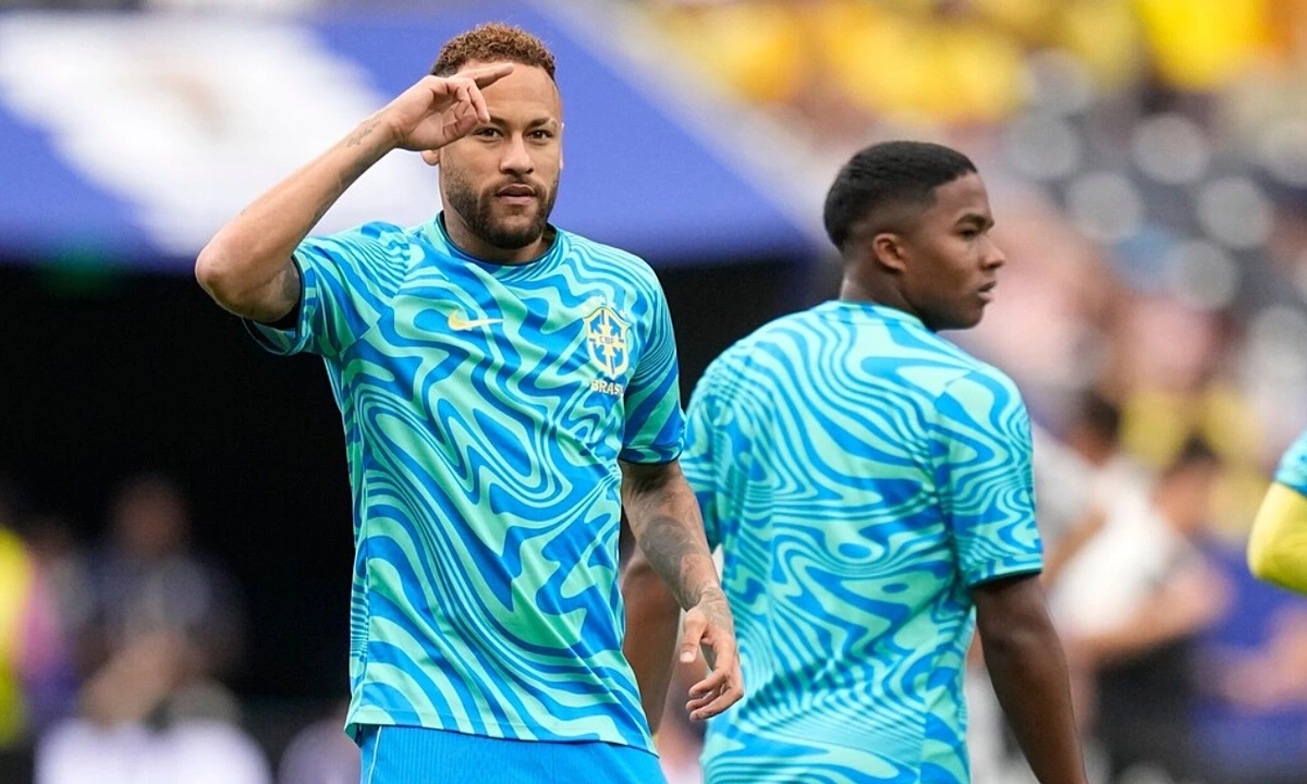 Neymar chế giễu chuyên gia từng dự đoán Brazil thất bại