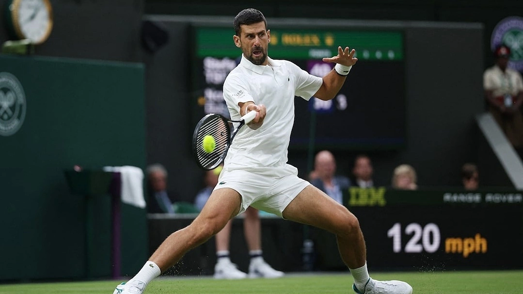 Djokovic hạ Tsitsipas ở vòng hai Wimbledon 2026