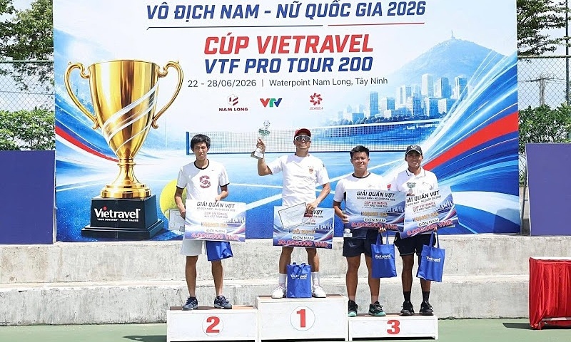 Tay vợt 44 tuổi vô địch giải cấp quốc gia sau 8 năm chờ đợi