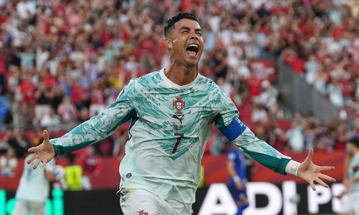 Tranh cãi việc Ronaldo nhận giải hay nhất trận thắng Croatia