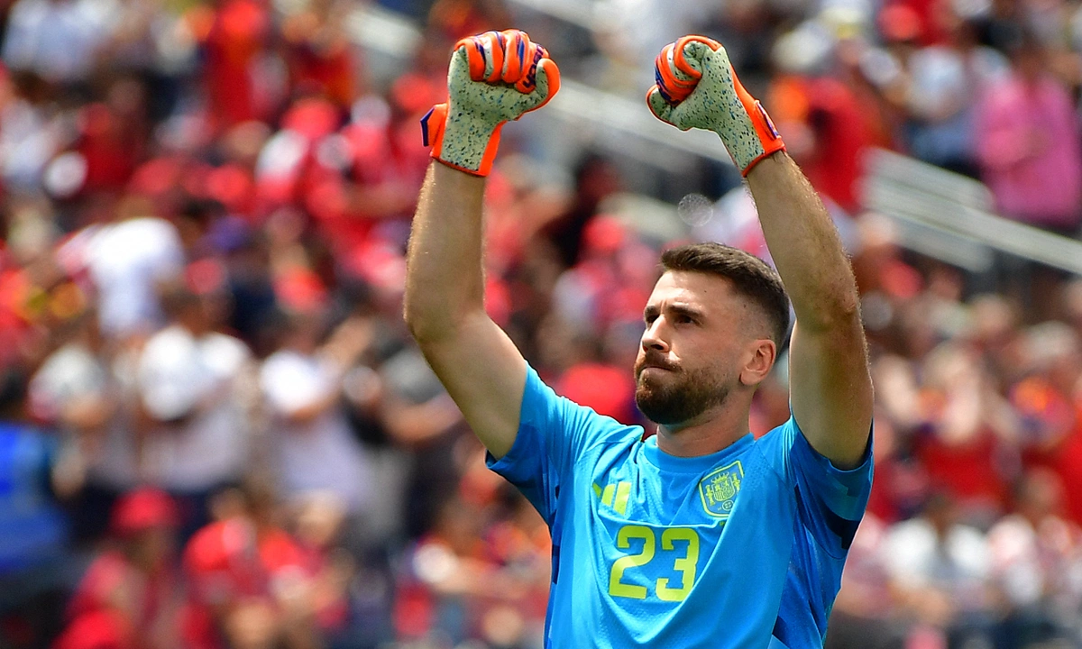 Thủ môn Tây Ban Nha phá kỷ lục giữ sạch lưới ở World Cup