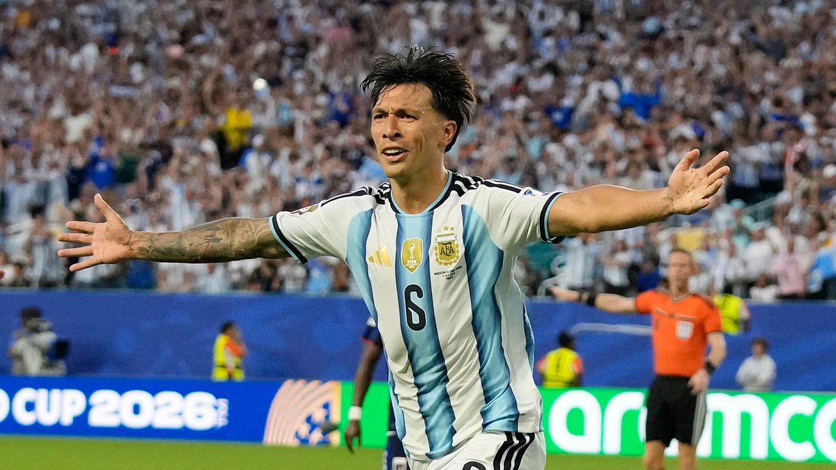 Trung vệ Argentina được cứu rỗi nhờ vợ con