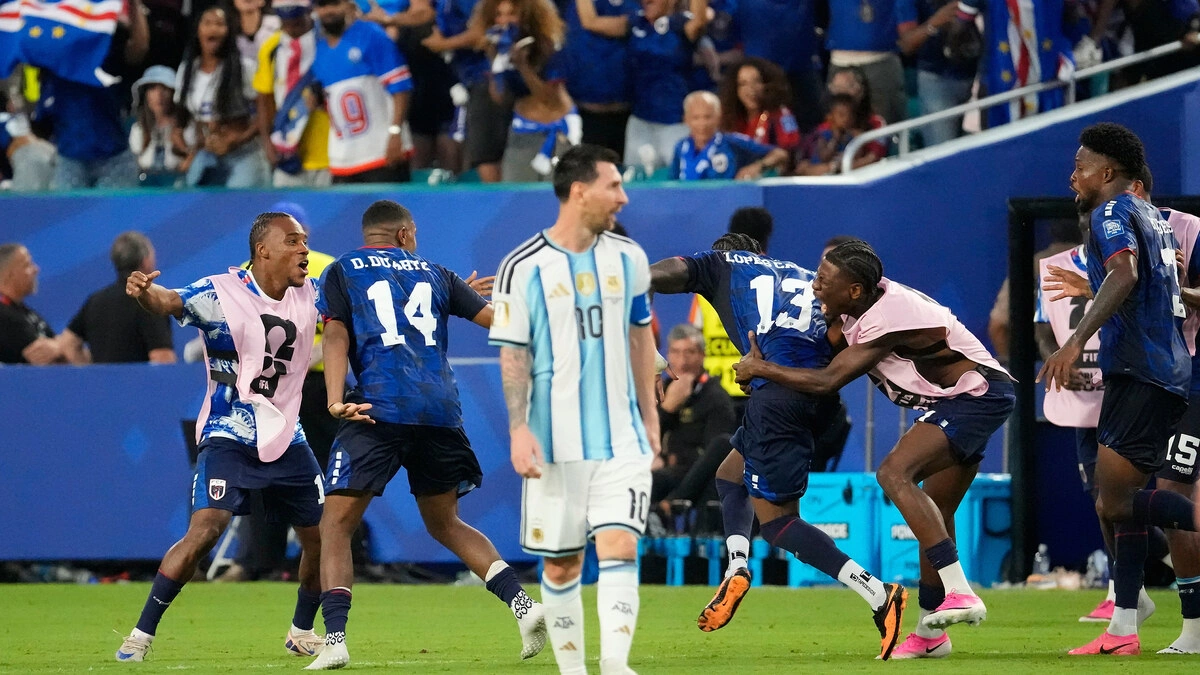 Henry và Ibrahimovic kêu gọi FIFA trao cup cho Cape Verde