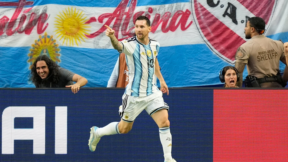 Messi phá loạt cột mốc World Cup
