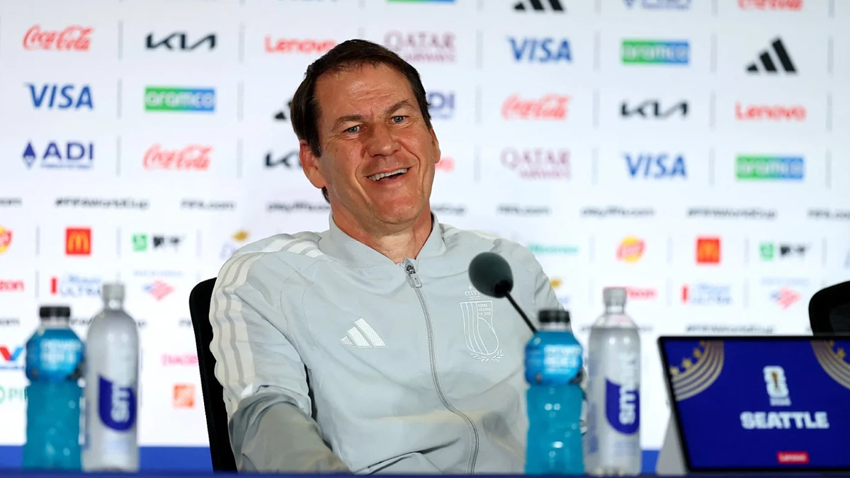 HLV Bỉ ví quyết định của FIFA như trò đùa Cá tháng Tư