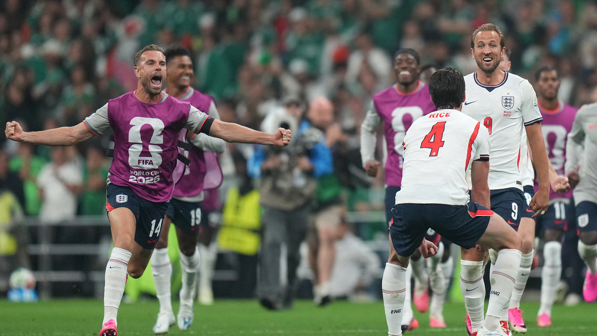 Henderson chấn thương nặng khi mừng Anh hạ Mexico