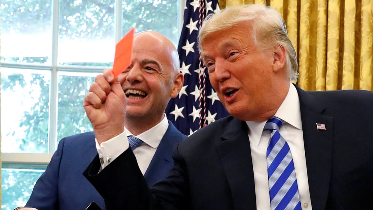 Tổng thống Trump có thể đã 'xin xóa án treo giò cho tiền đạo Mỹ'