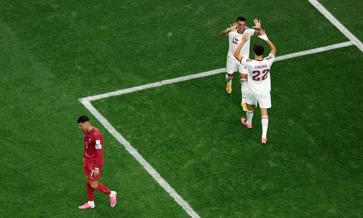 Ronaldo bỏ phí cơ hội, Bồ Đào Nha bị loại ở World Cup