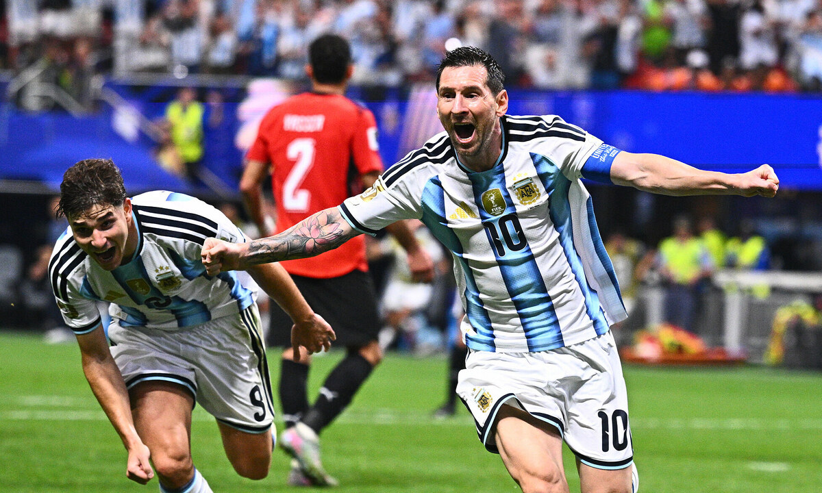 Messi điều chỉnh thế nào để giúp Argentina thắng ngược Ai Cập?