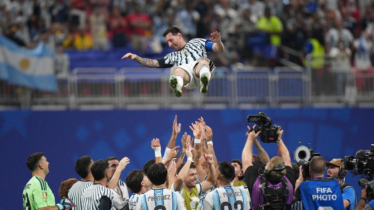 Messi phá kỷ lục ghi bàn liên tiếp ở vòng knock-out World Cup