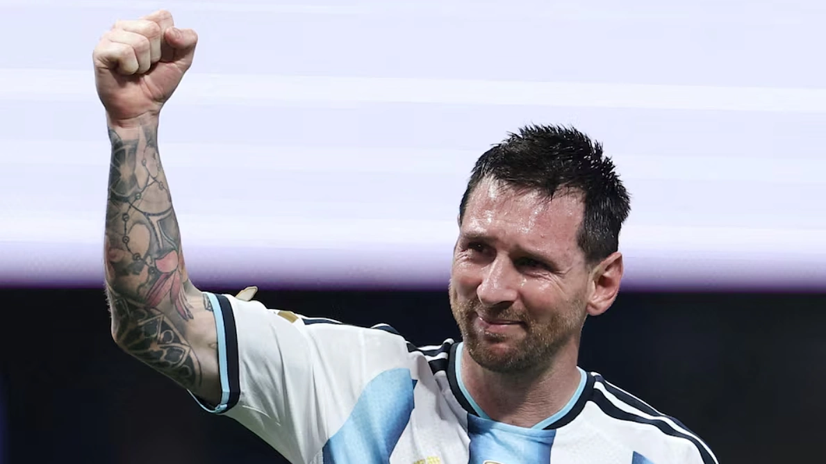 Messi khóc sau cuộc ngược dòng của Argentina