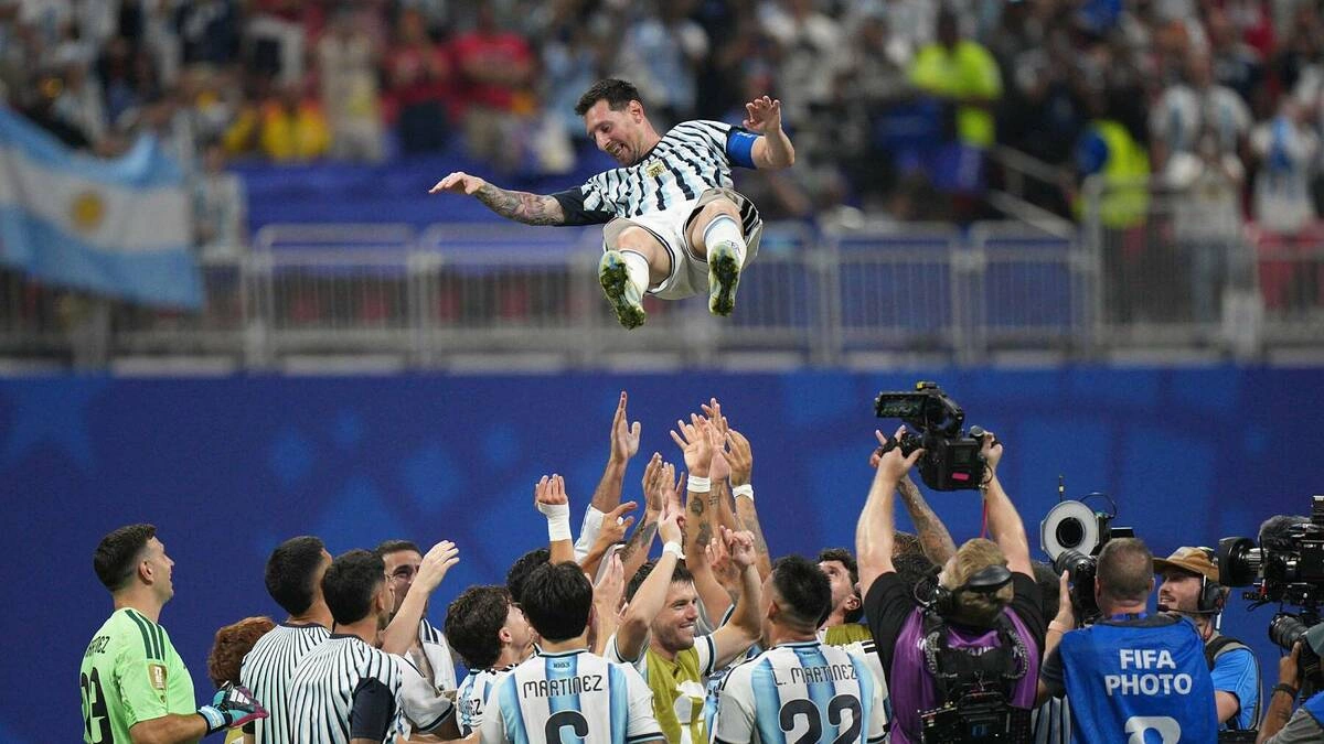 Huyền thoại Brazil cạn lời vì Messi
