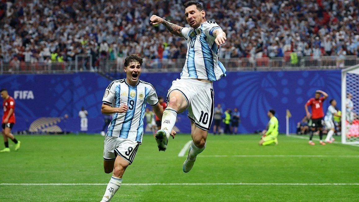 Messi giúp Argentina thắng ngược ở vòng 1/8 World Cup