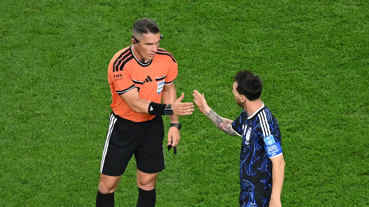 8 nguồn cơn khiến FIFA bị nghi thiên vị Argentina