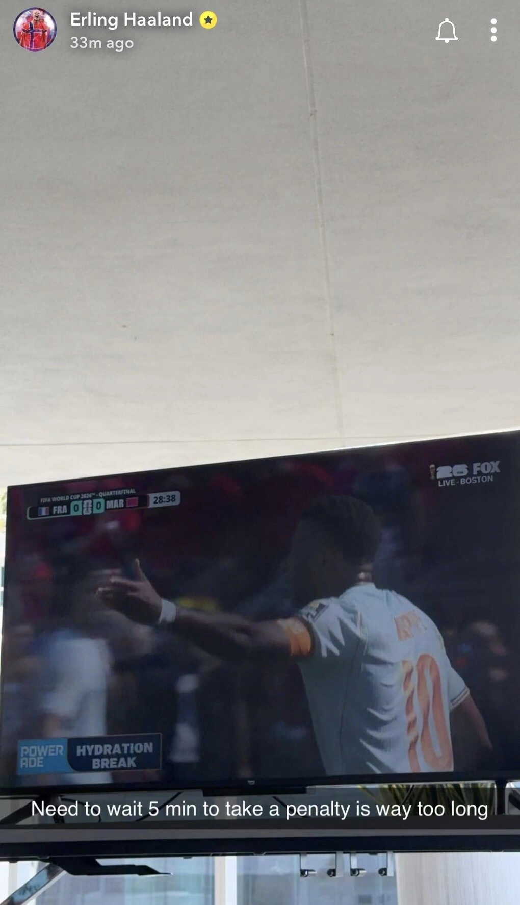 Haaland đăng lên mạng xã hội phàn nàn việc Mbappe phải chờ quá lâu trước khi sút phạt đền. Ảnh: chụp màn hình Erling Haaland bày tỏ sự khó chịu vì Mbappe chờ lâu trước khi đá penalty