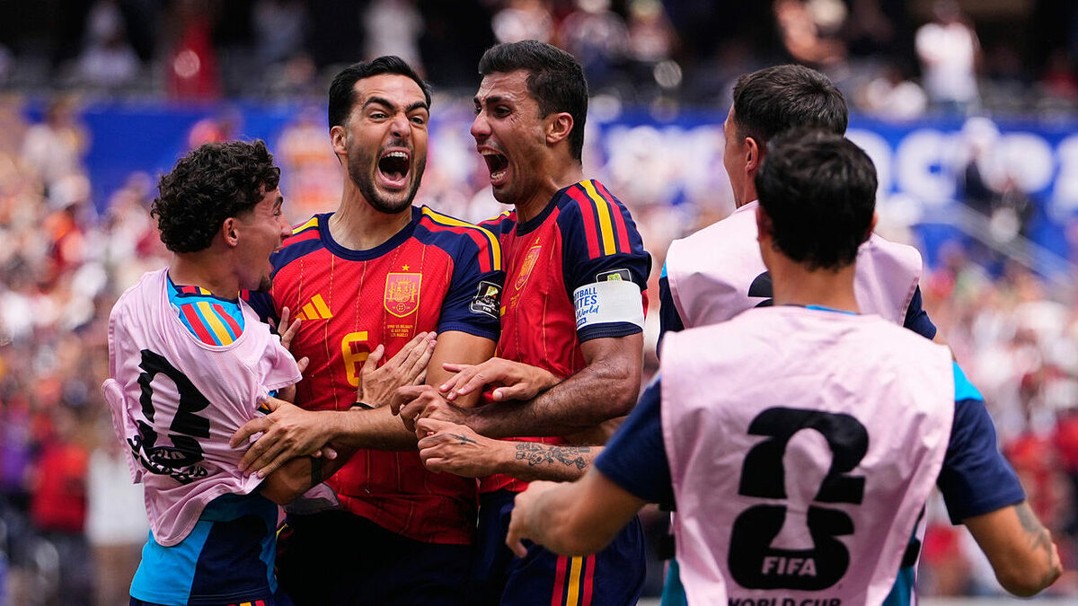 Tây Ban Nha: một trận nữa là lịch sử — photo: VnExpress Sports