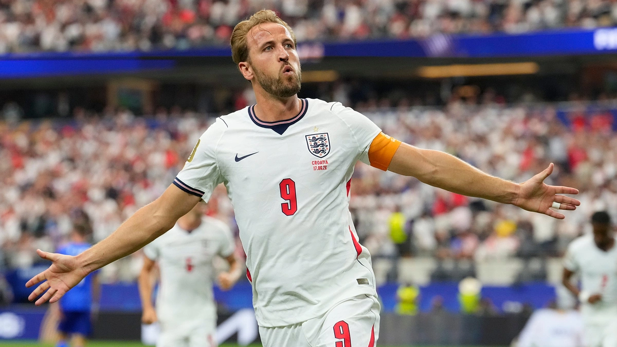 Carragher: 'Kane toàn diện hơn Haaland'