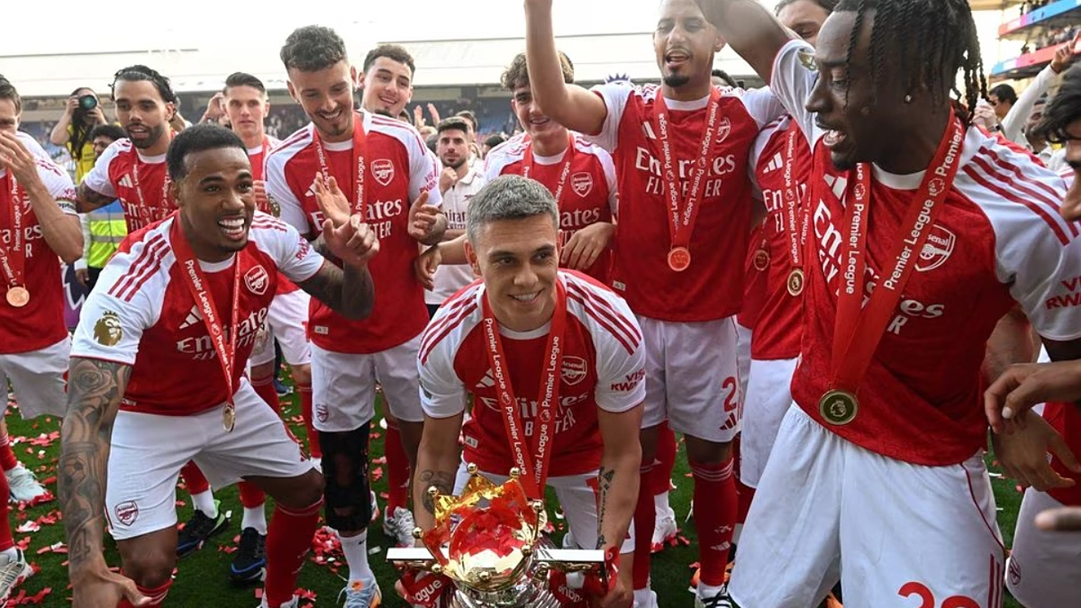 Arsenal chia tay Leandro Trossard