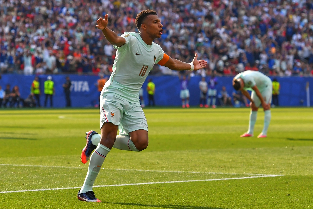 Kylian Mbappe dẫn dắt hàng công Pháp Tiền đạo Kylian Mbappe tuyển Pháp