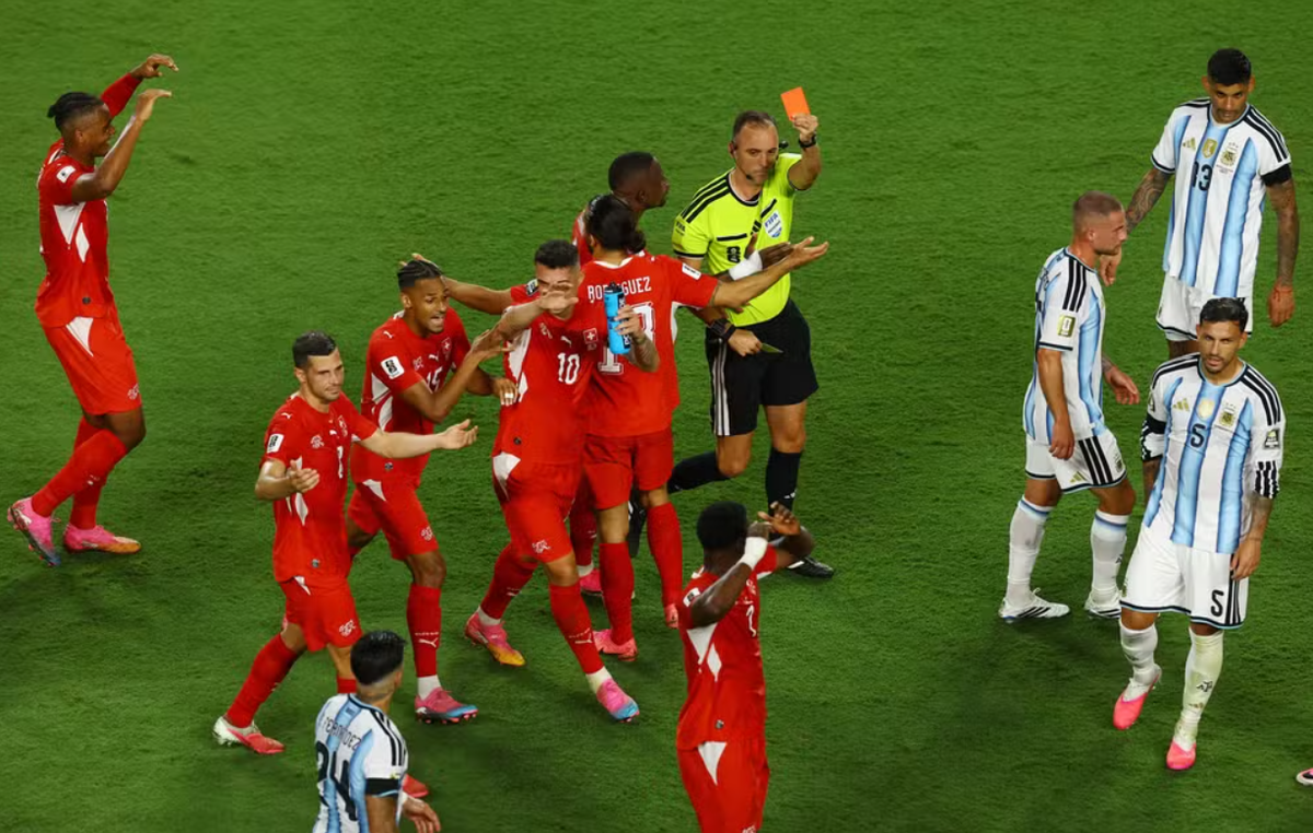 Luật mới khiến tiền đạo Thụy Sĩ nhận thẻ đỏ ở World Cup 2026