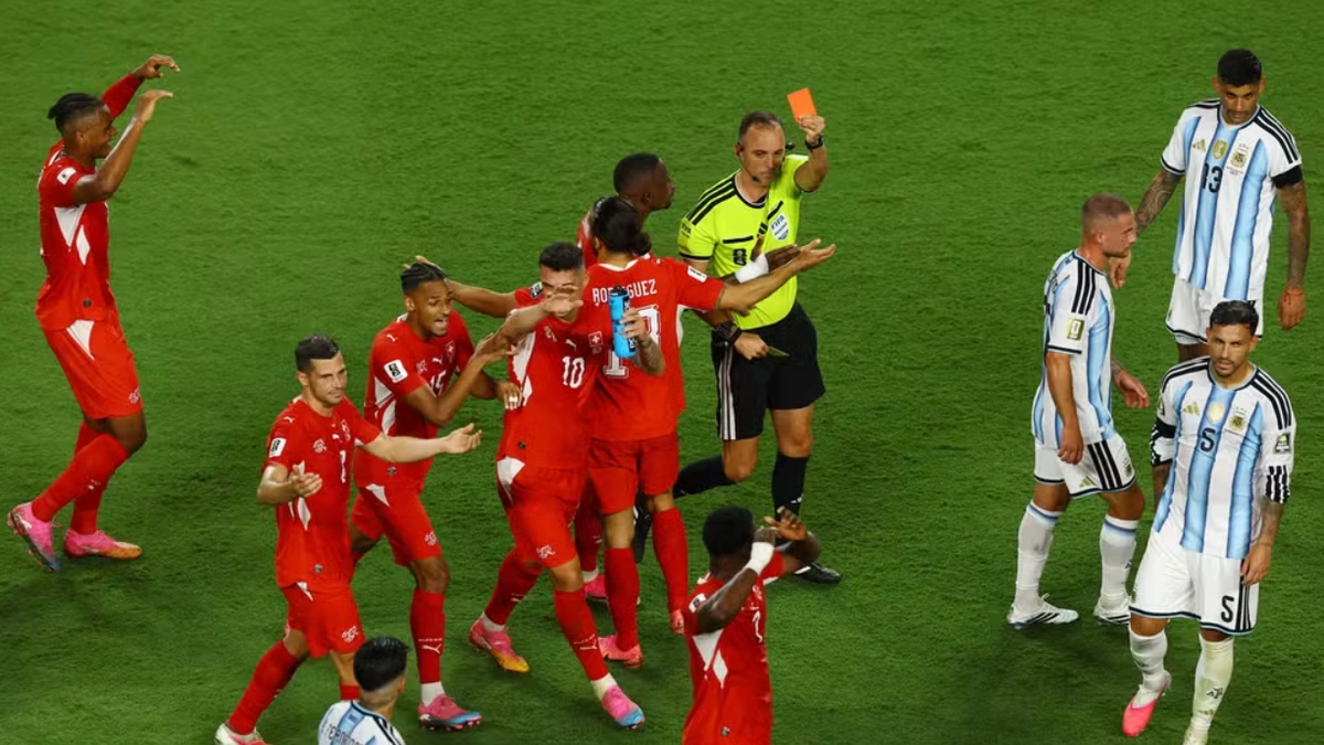 Luật mới khiến tiền đạo Thụy Sĩ nhận thẻ đỏ ở World Cup 2026