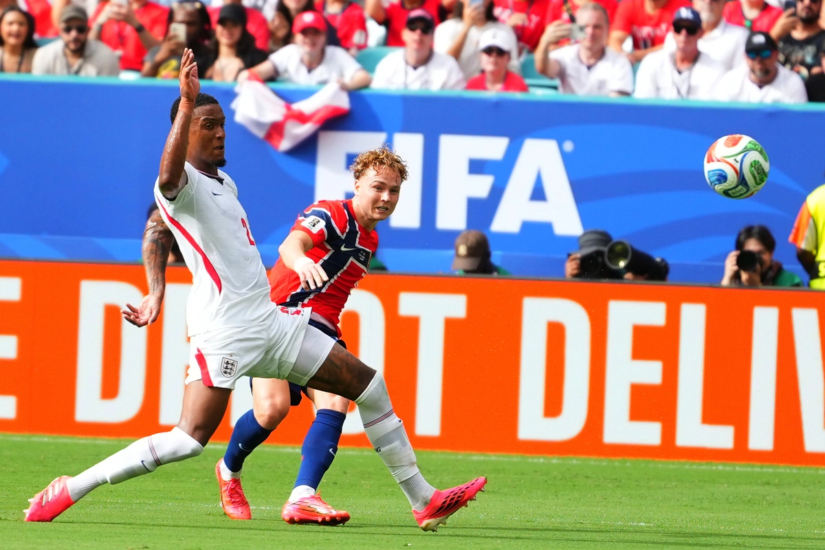 Andreas Schjelderup ghi bàn cho Na Uy Tiền đạo Andreas Schjelderup Na Uy