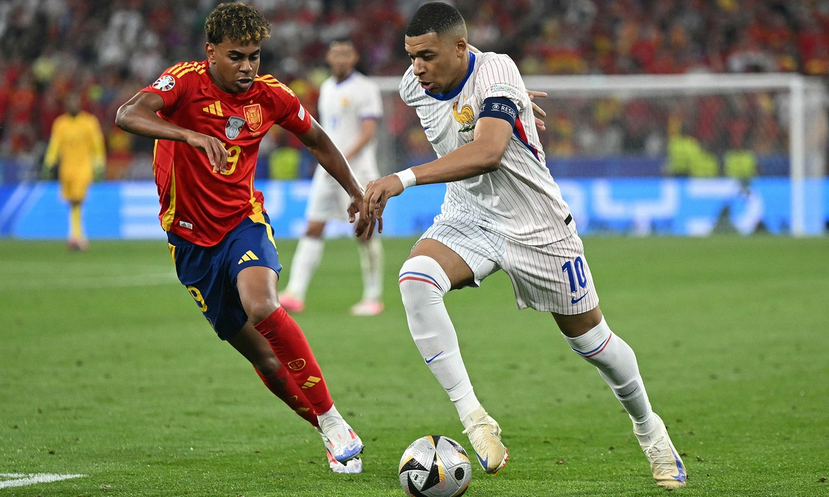 Yamal áp đảo Mbappe ở thành tích đối đầu