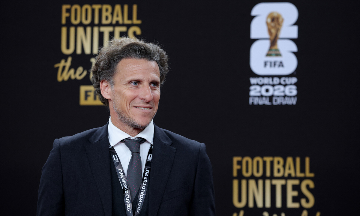 Diego Forlan dẫn dắt đội tuyển Uruguay