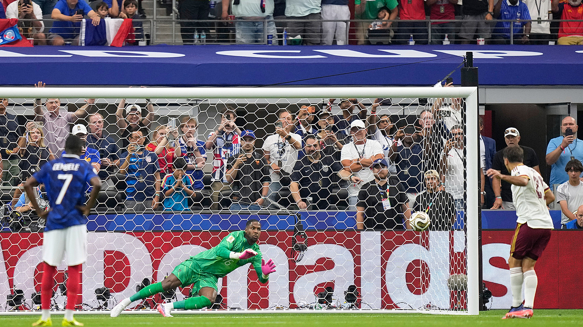 Pháp bị phạt đền nhiều nhất lịch sử World Cup