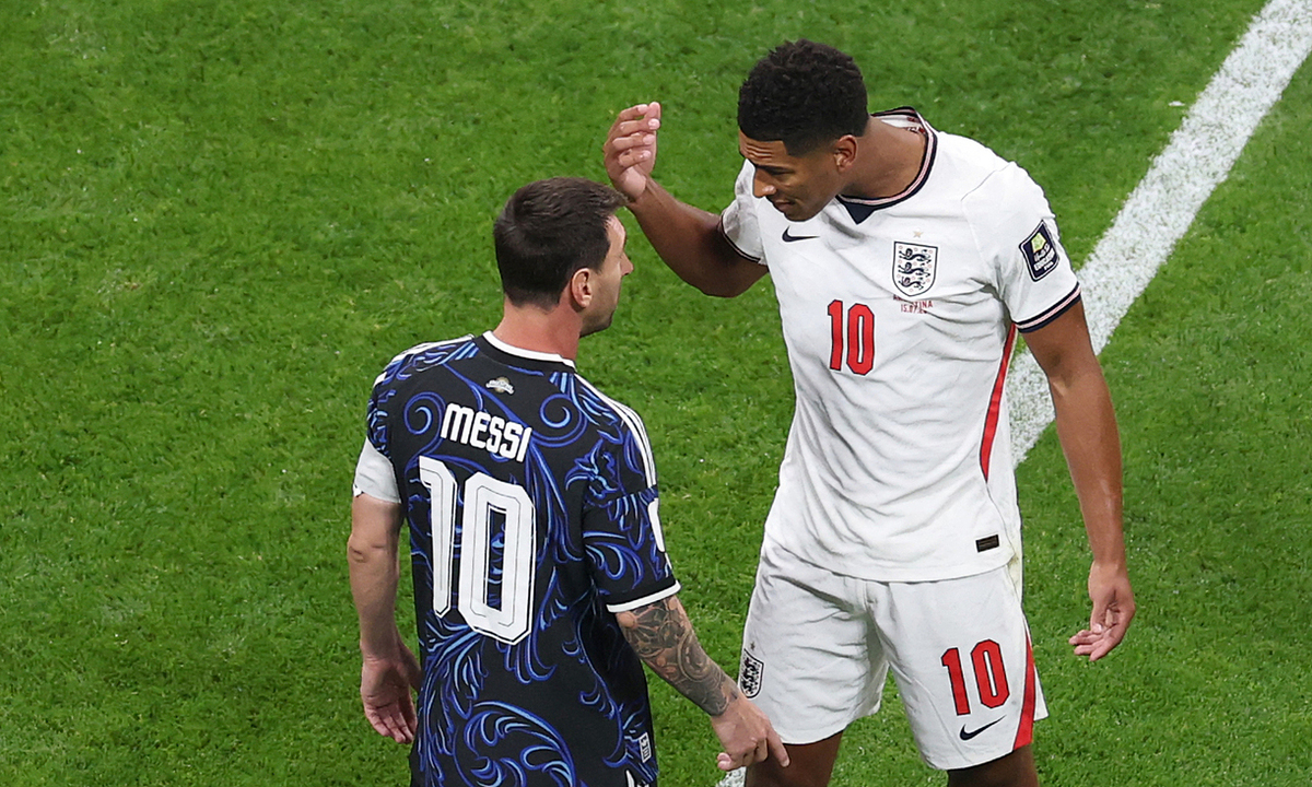 Nguồn cơn Bellingham cãi vã với Messi