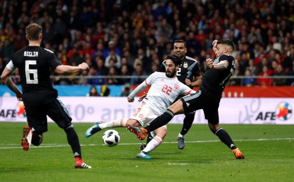 Isco ghi bàn thứ sáu, hoàn tất cú hat-trick trong trận Tây Ban Nha thắng Argentina 6-1 ở Madrid ngày 27/3/2018. Isco ghi bàn thứ sáu, hoàn tất cú hat-trick trong trận Tây Ban Nha thắng Argentina 6-1 ở Madrid ngày 27/3/2018.