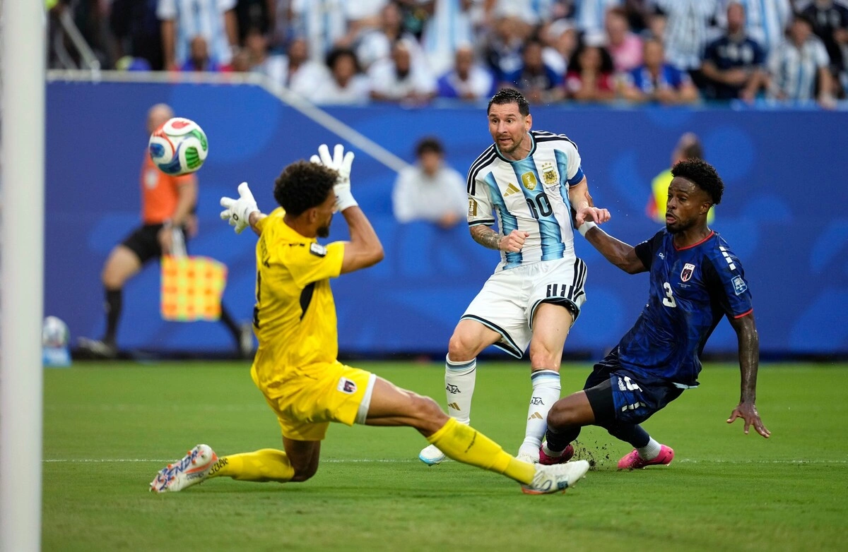 Messi kiến tạo cho đồng đội Messi chuyền bóng kiến tạo