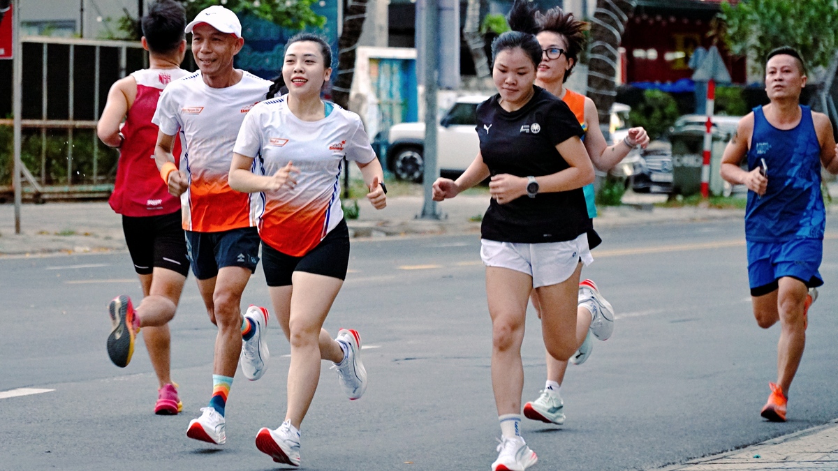 100 runner Đà Nẵng chạy làm nóng trước giải marathon sáng 19/7