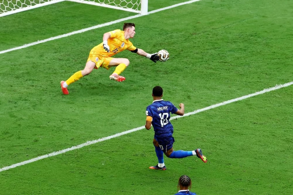 Pháp 3-5 Anh (H2): Saka hoàn tất hat-trick
