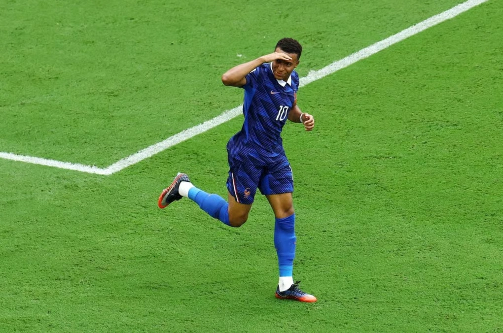 Pháp 3-5 Anh (H2): Saka hoàn tất hat-trick