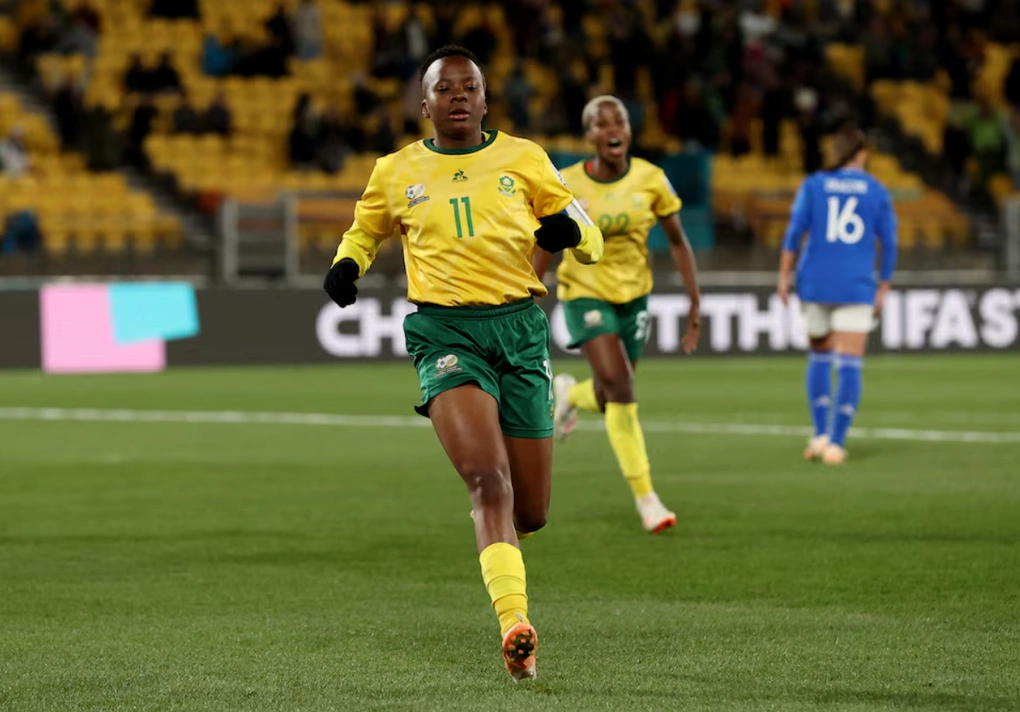 Thembi Kgatlana mừng bàn thắng tại World Cup nữ 2023 ở New Zealand. Thembi Kgatlana ăn mừng bàn thắng tại World Cup bóng đá nữ