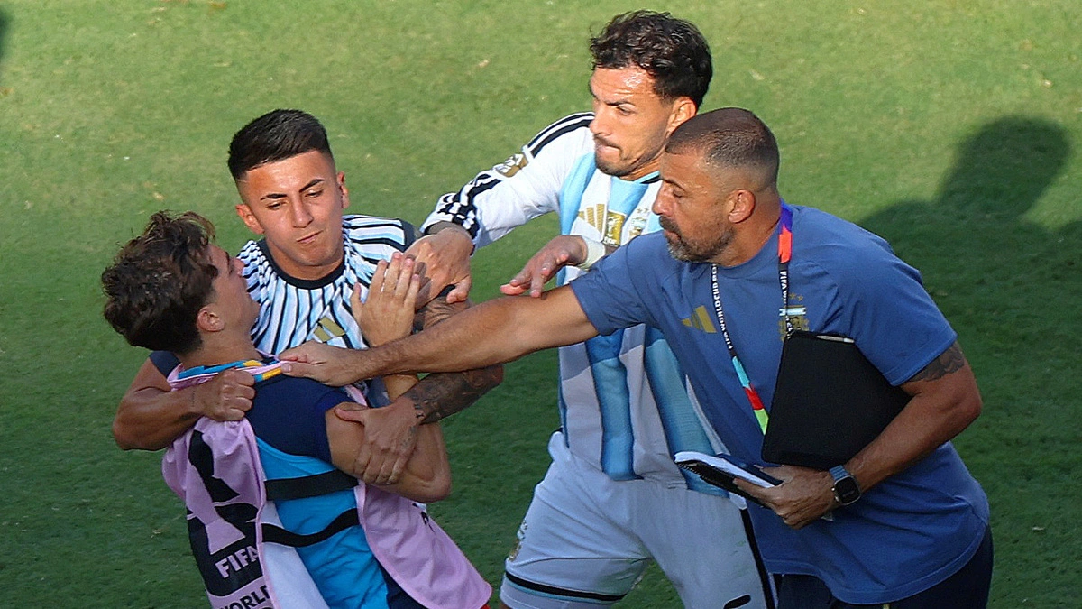 FIFA điều tra Argentina vụ ẩu đả ở chung kết World Cup 2026