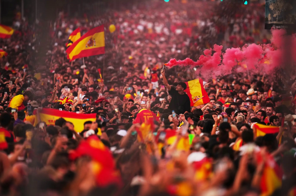 Hơn 2 triệu người nhuộm đỏ Madrid mừng Tây Ban Nha vô địch World Cup