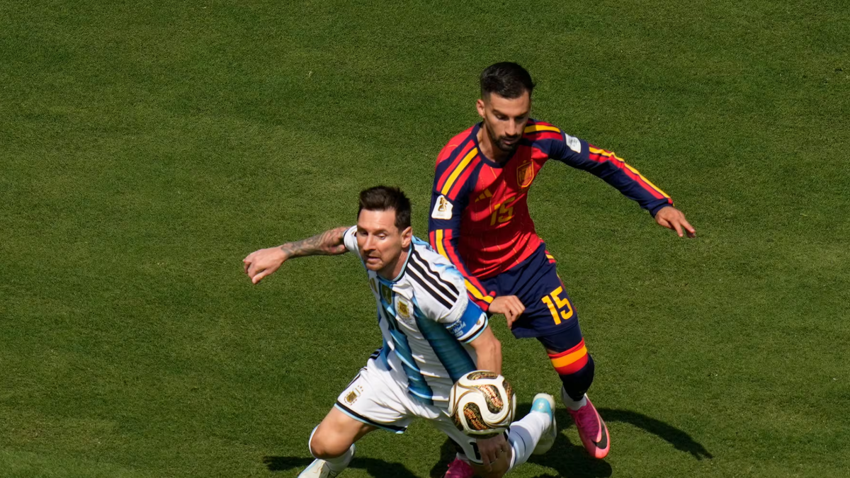 Vũ khí giúp Tây Ban Nha khiến Argentina không có bóng để chơi