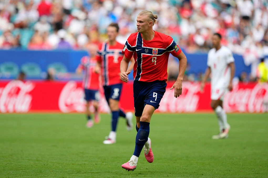 Tiền đạo Erling Haaland của Na Uy trong trận tứ kết World Cup gặp tuyển Anh Erling Haaland thi đấu tứ kết World Cup