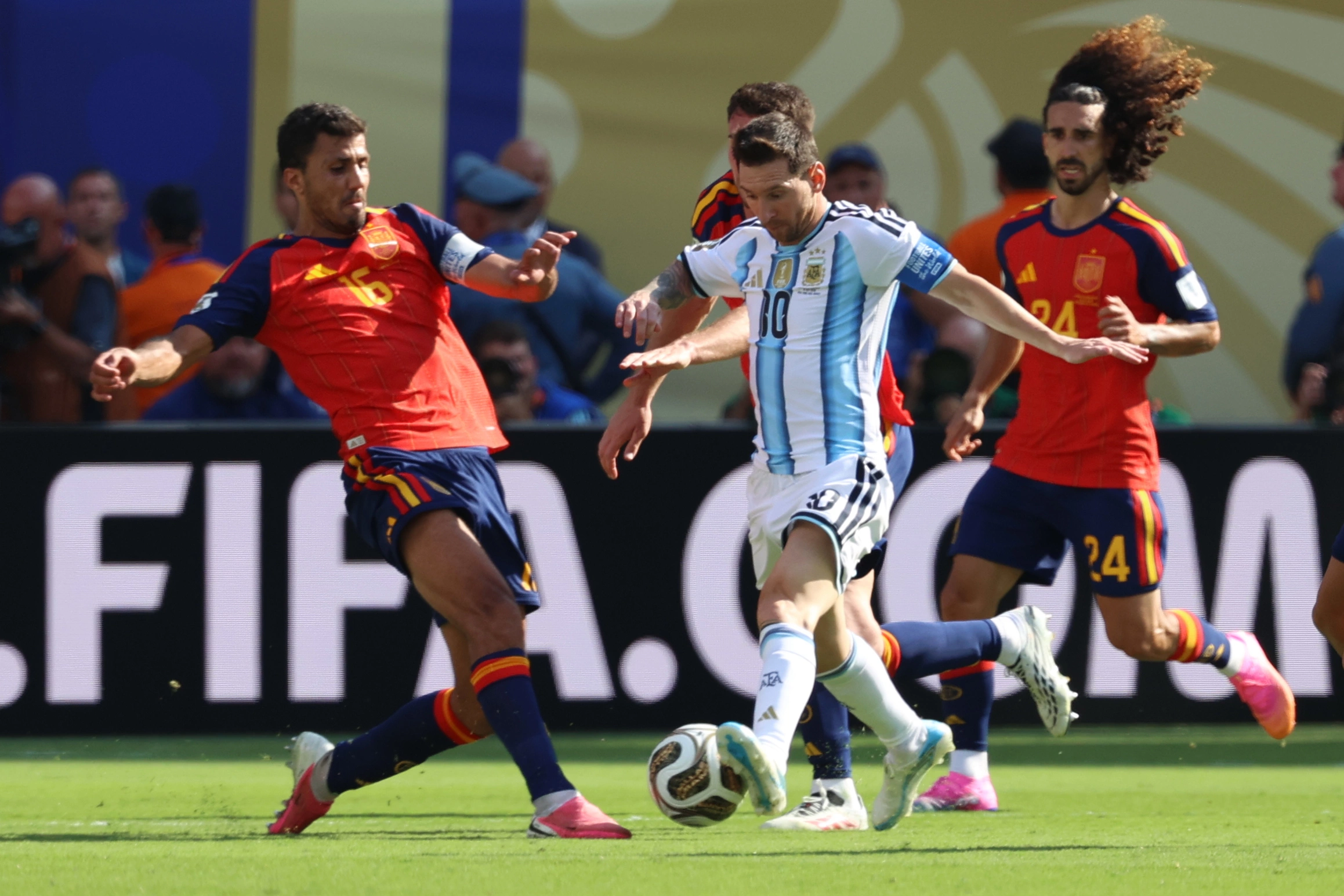 Lionel Messi thi đấu trong trận chung kết World Cup gặp Tây Ban Nha Lionel Messi (10) trong trận chung kết World Cup gặp Tây Ban Nha