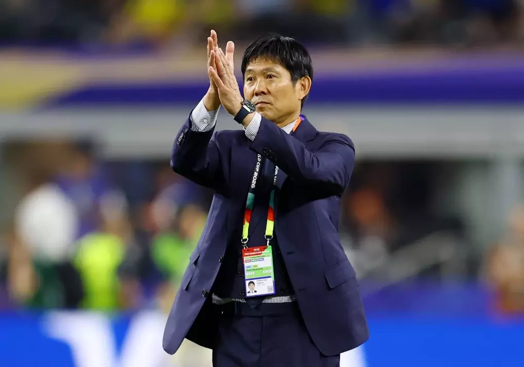 HLV Hajime Moriyasu vỗ tay tri ân CĐV sau trận Nhật Bản hòa Thụy Điển ở lượt cuối bảng F World Cup 2026 tại Arlington HLV Hajime Moriyasu vỗ tay tri ân CĐV sau trận Nhật Bản hòa Thụy Điển ở lượt cuối bảng F World Cup 2026