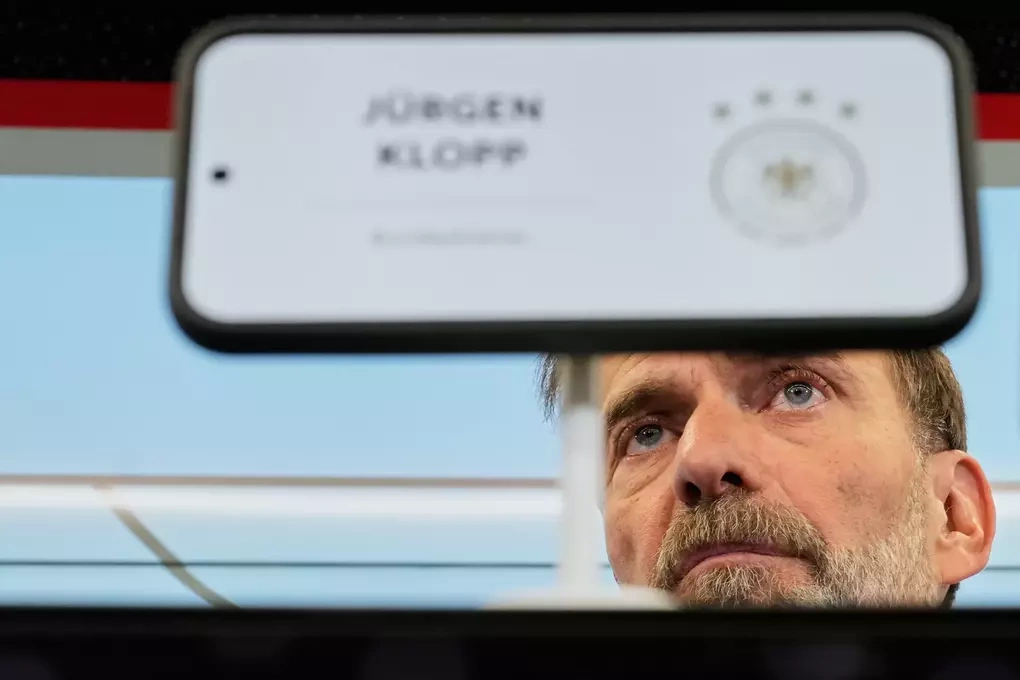 Jurgen Klopp trong buổi họp báo ra mắt trên cương vị HLV trưởng tuyển Đức tại trụ sở Liên đoàn Bóng đá Đức (DFB) ở Frankfurt ngày 24/7 Jurgen Klopp họp báo ra mắt đội tuyển Đức