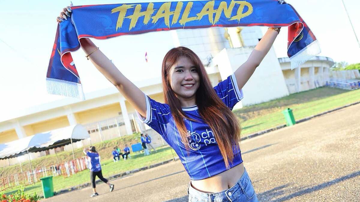 Lào - Thái Lan: CĐV đội khách đến sân sớm