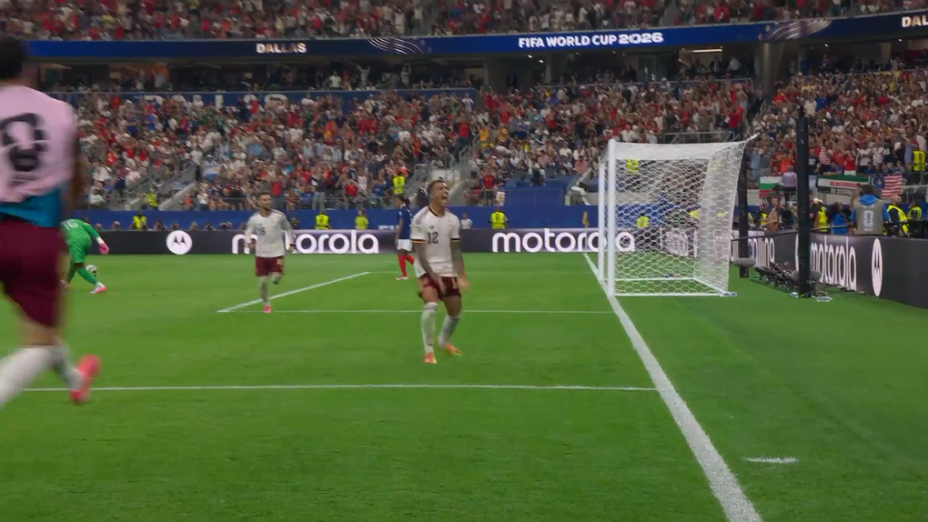 Pha ăn mừng của Pedro Porro sau khi ghi bàn trong trận Pháp – Tây Ban Nha ở bán kết World Cup 2026 Pha ăn mừng của Pedro Porro sau khi ghi bàn trong trận Pháp – Tây Ban Nha ở bán kết World Cup 2026