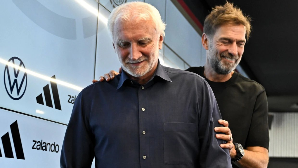 Rudi Voller trong buổi ra mắt truyền thông của Jurgen Klopp trên cương vị tân HLV trưởng đội tuyển Đức ngày 24/7/2026 Rudi Voller tại lễ ra mắt Jurgen Klopp làm HLV tuyển Đức