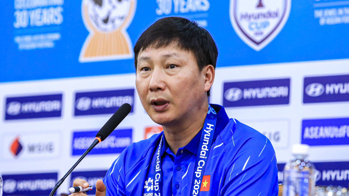 HLV Kim Sang-sik: 'Gặp Singapore là trận đấu khó khăn và khốc liệt'