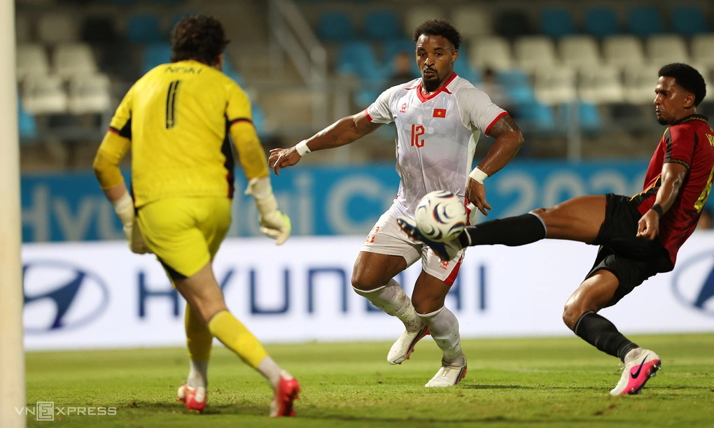 Nguyễn Xuân Son trong trận Việt Nam thắng Timor Leste 7-0 ở bảng A, ASEAN Cup 2026, tại sân Chonburi, Thái Lan tối 24/7. Ảnh: Đức Đồng