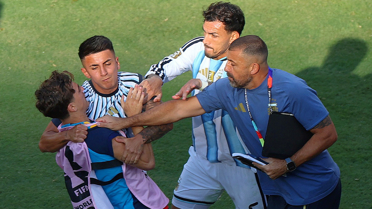 Ba thành viên Argentina bị FIFA điều tra vì cáo buộc hành hung