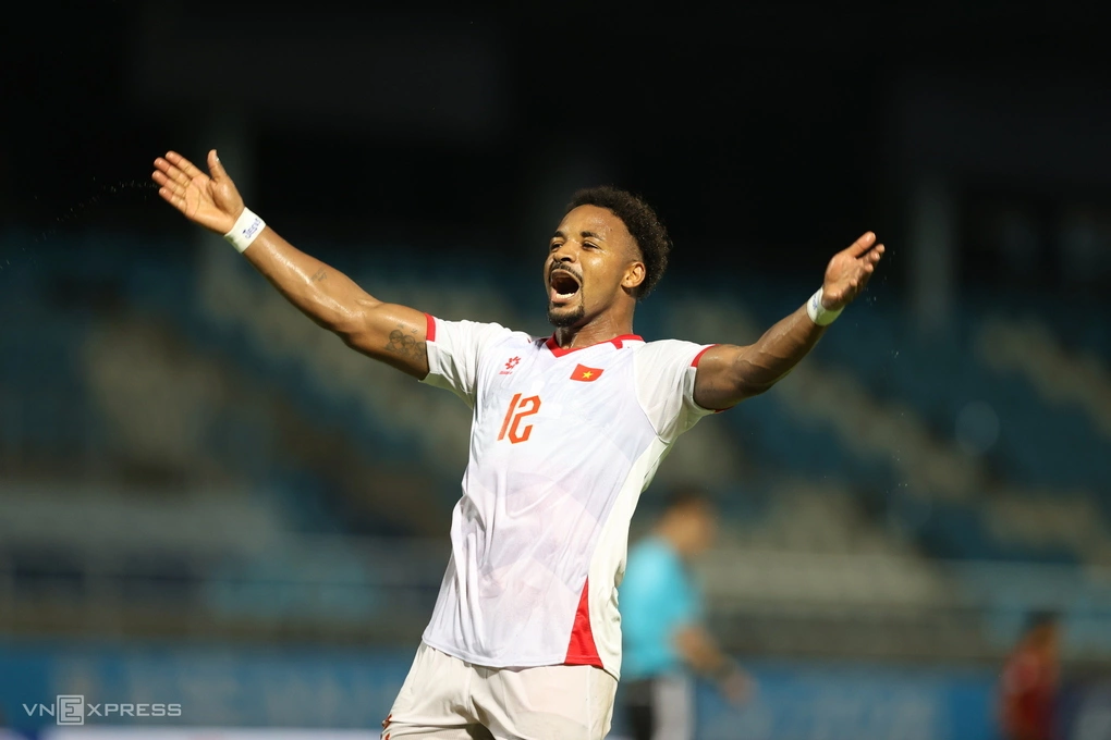Nguyễn Xuân Son mừng bàn trong trận đội tuyển Việt Nam thắng Timor Leste 7-0 ở bảng A, ASEAN Cup 2026, tại sân Chonburi, Thái Lan tối 24/7. Ảnh: Đức Đồng